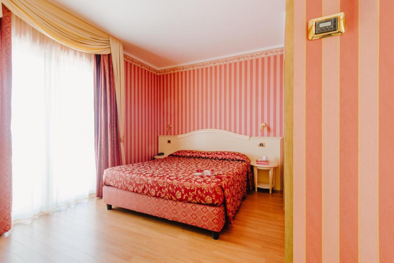 Hotel Liberty Roseto Degli Abruzzi Eksteriør billede