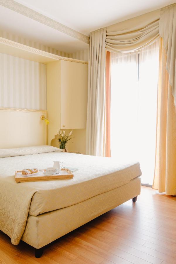 Hotel Liberty Roseto Degli Abruzzi Eksteriør billede